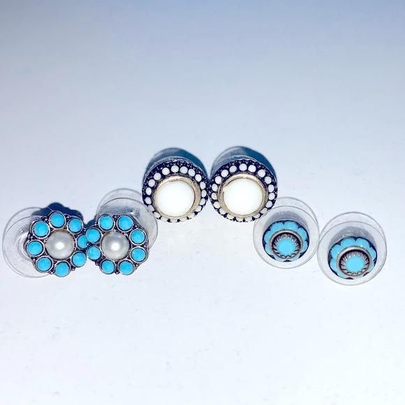 Set of 3 stud earrings